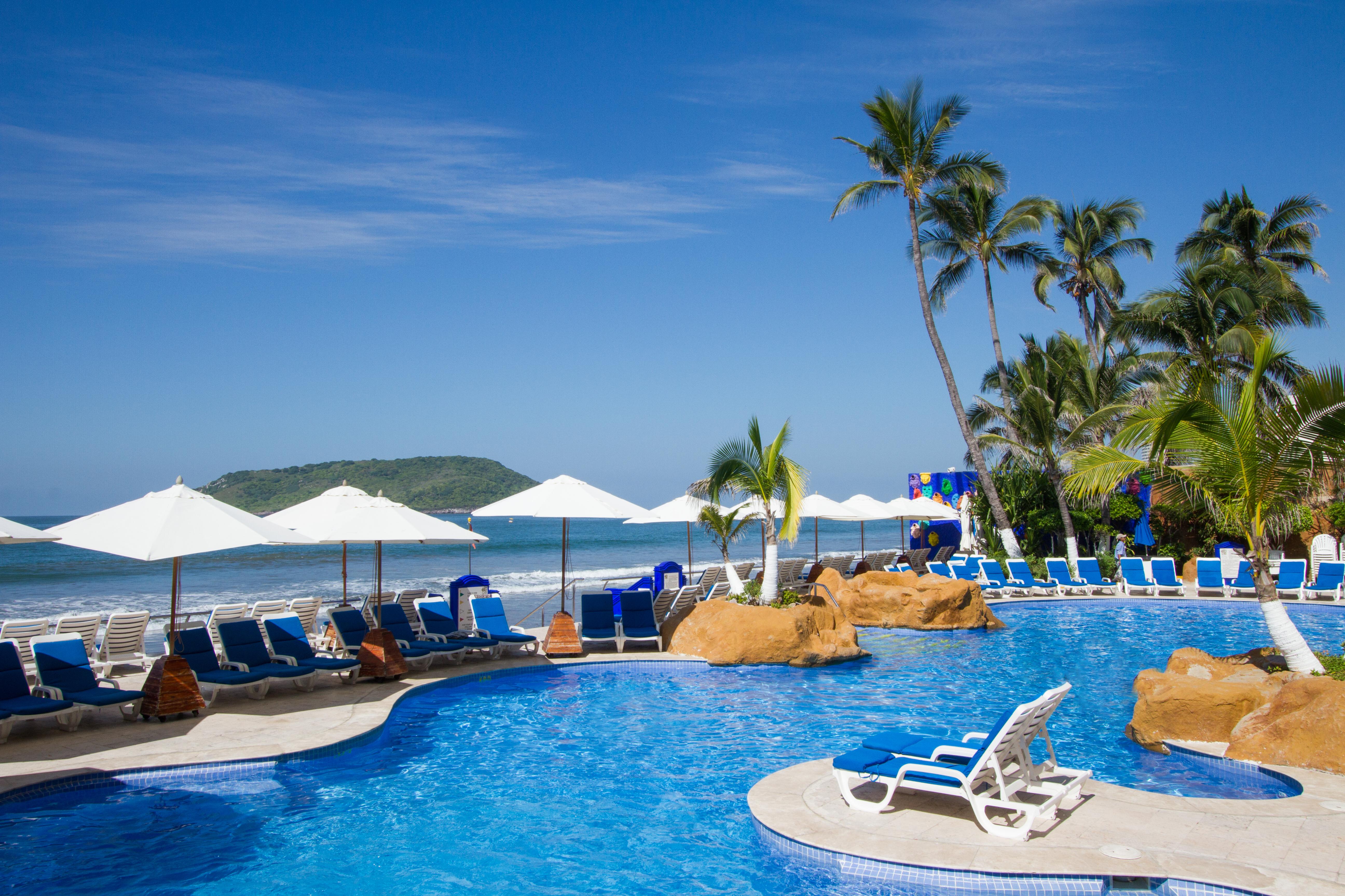 Royal Villas Resort Mazatlán Extérieur photo A swimming pool at a resort in Phuket, Thailand