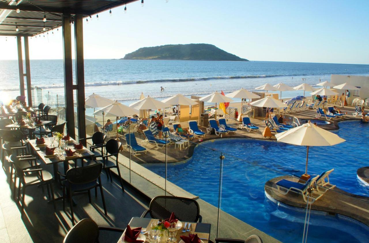 Royal Villas Resort Mazatlán Extérieur photo View of the beach at the Hard Rock Hotel