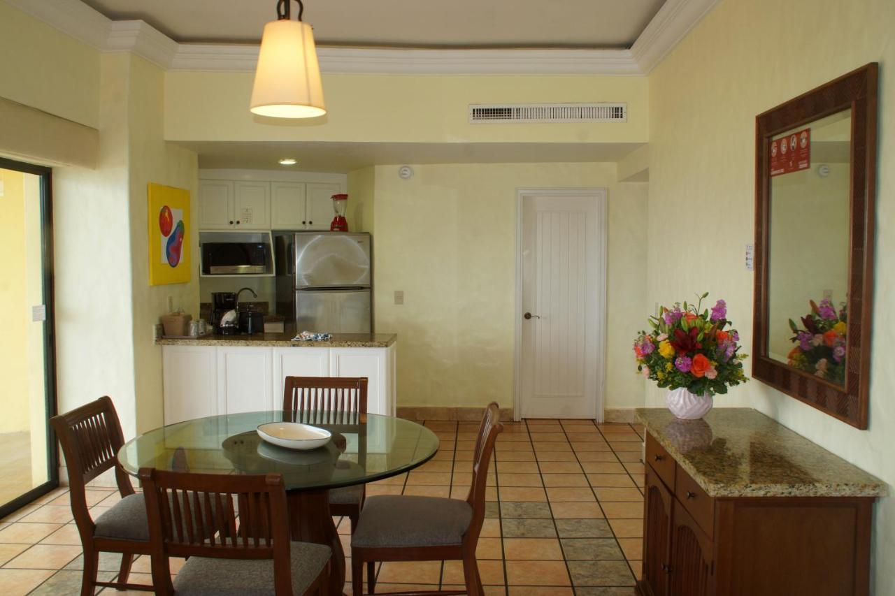 Royal Villas Resort Mazatlán Extérieur photo A typical kitchen in a hotel